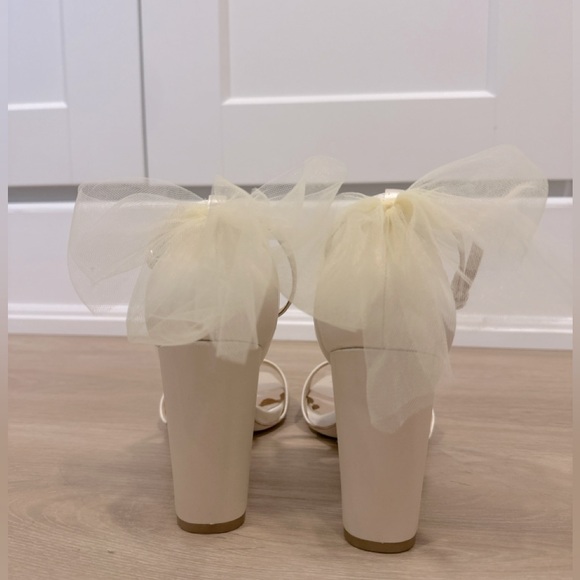 Badgley Mischka Kim Mesh Bow Block Heel in Ivory / 8.5 - Picture 3 of 4